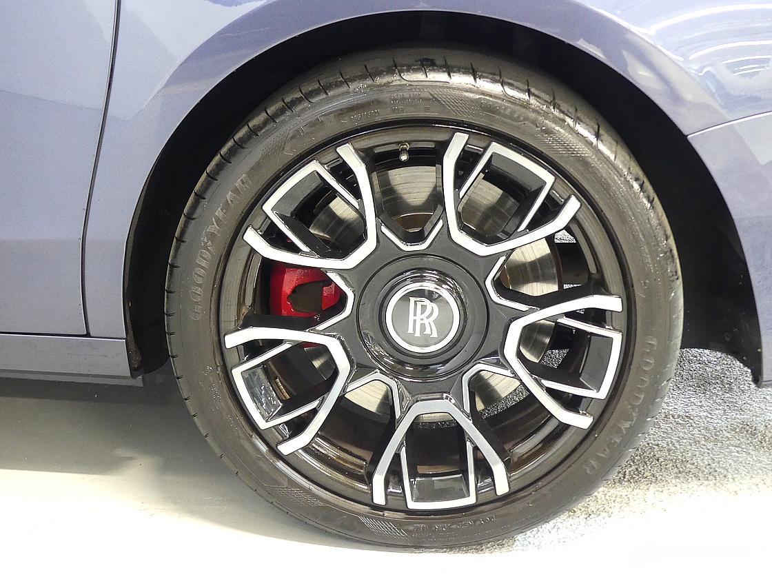 롤스로이스 고스트 2세대 6.7 V12 블랙 배지