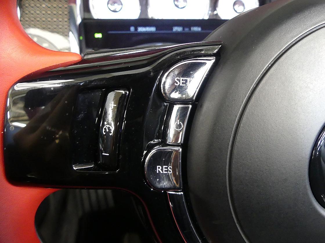 롤스로이스 던 6.6 V12 블랙 배지