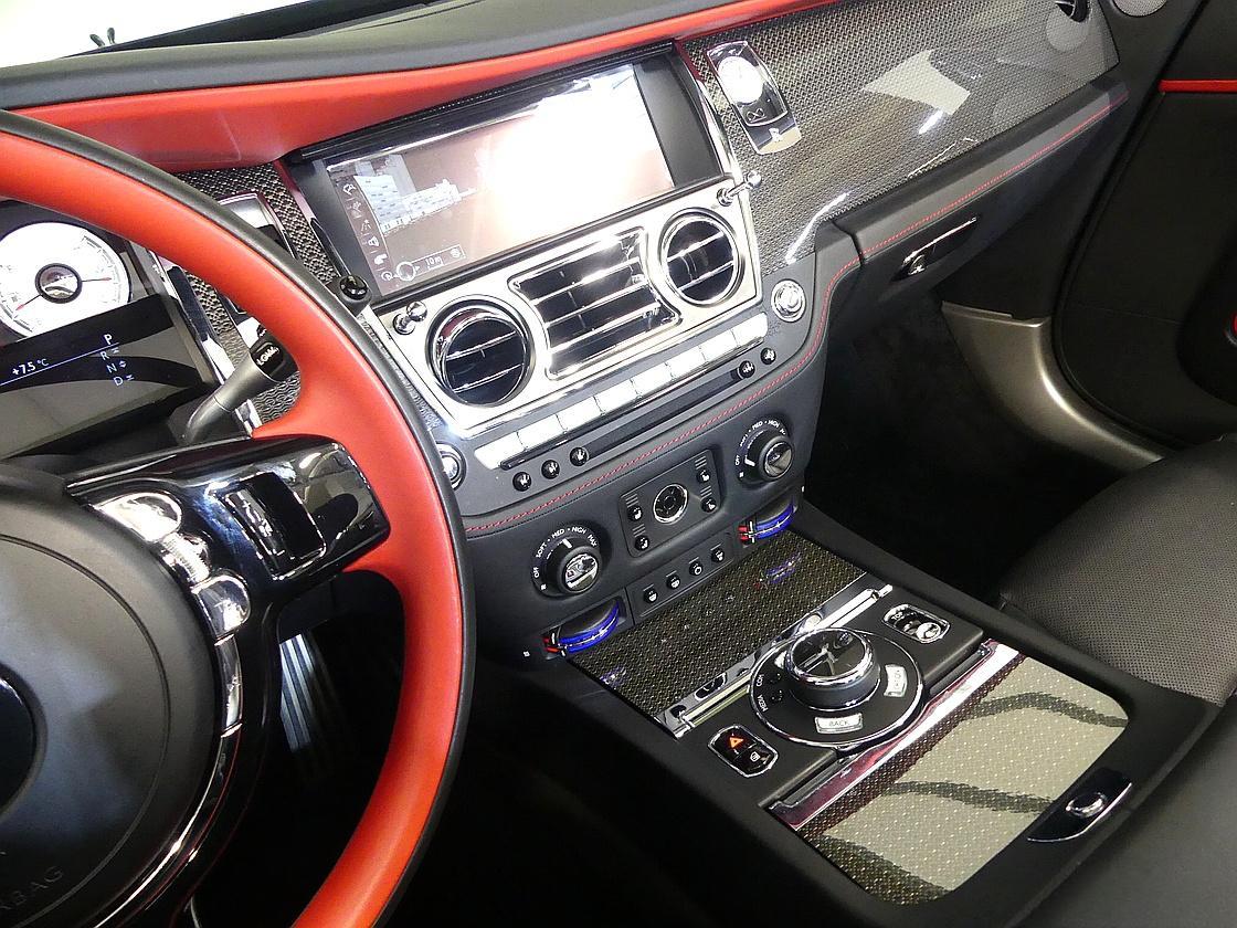 롤스로이스 던 6.6 V12 블랙 배지