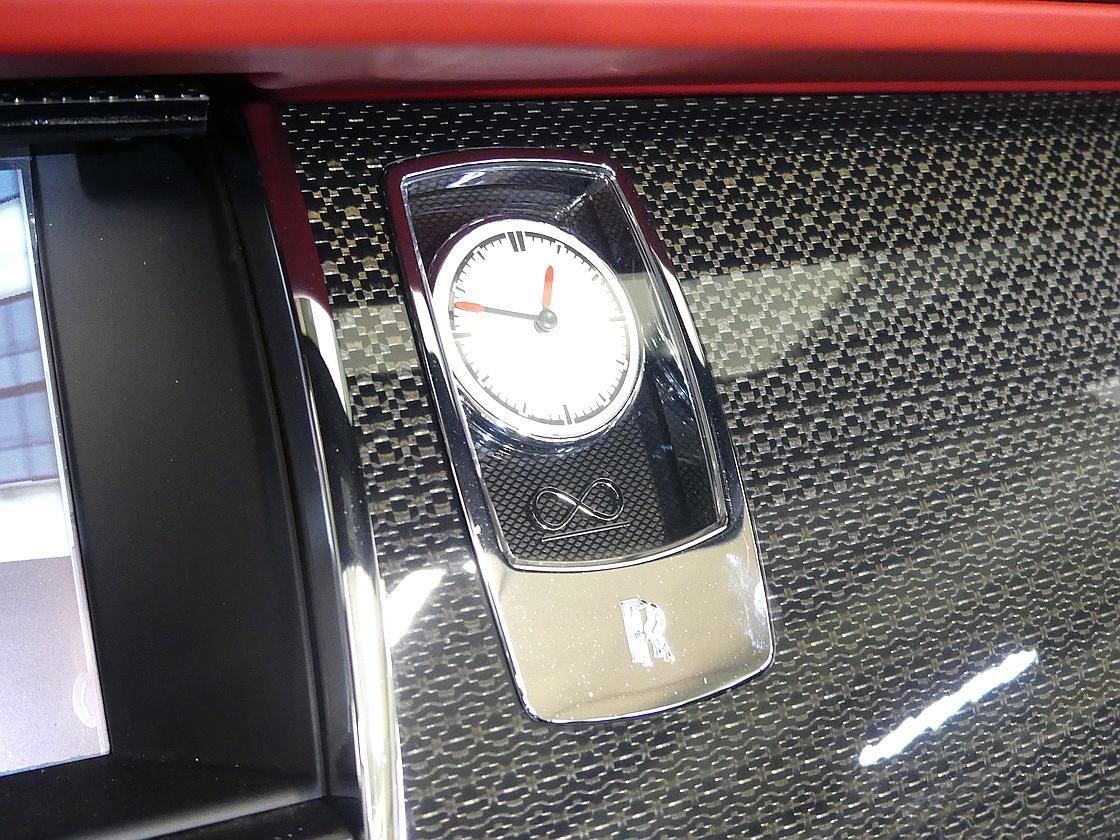 롤스로이스 던 6.6 V12 블랙 배지