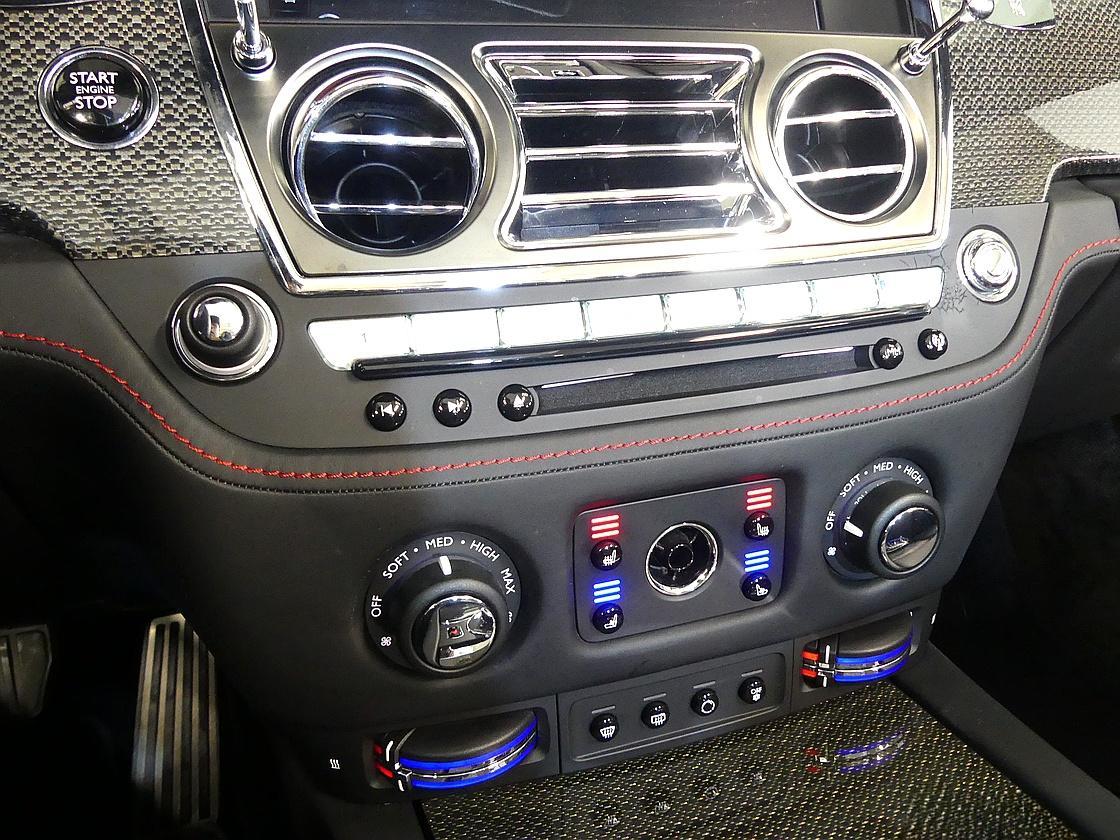 롤스로이스 던 6.6 V12 블랙 배지