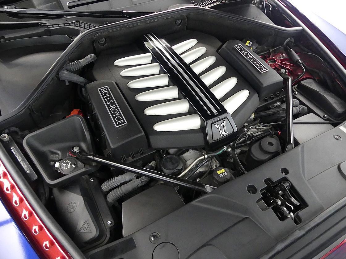 롤스로이스 던 6.6 V12 블랙 배지