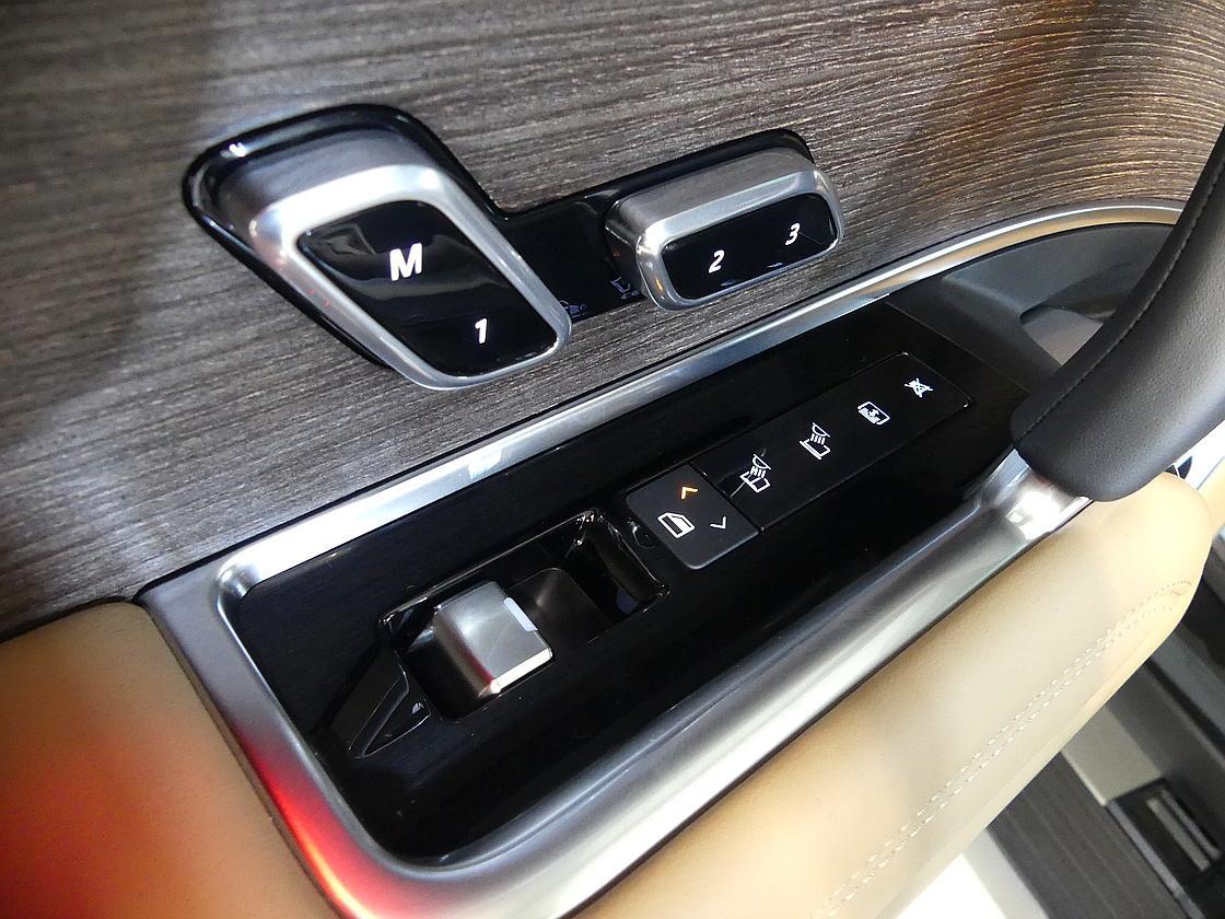 랜드로버 레인지로버 5세대 4.4 P530 LWB 오토바이오그래피 7인승