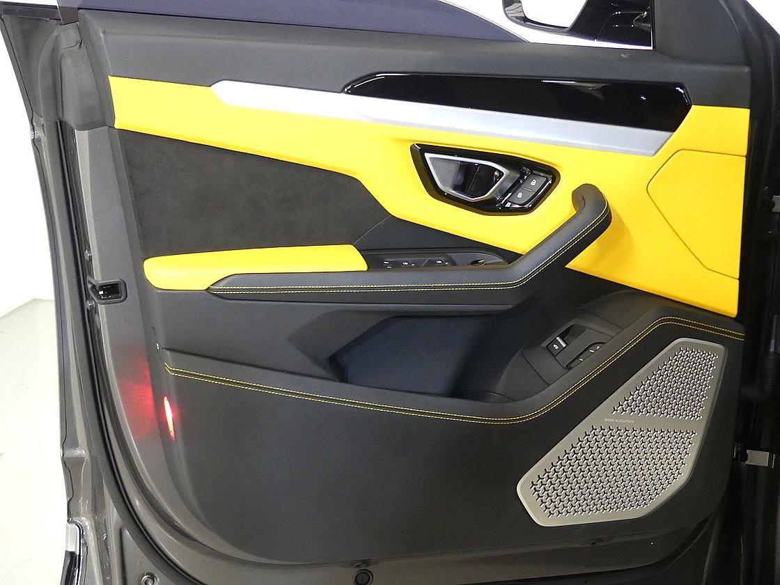 람보르기니 우루스 4.0 V8