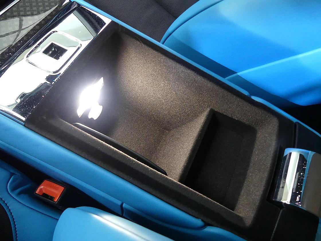 롤스로이스 컬리넌 6.7 V12 블랙 배지