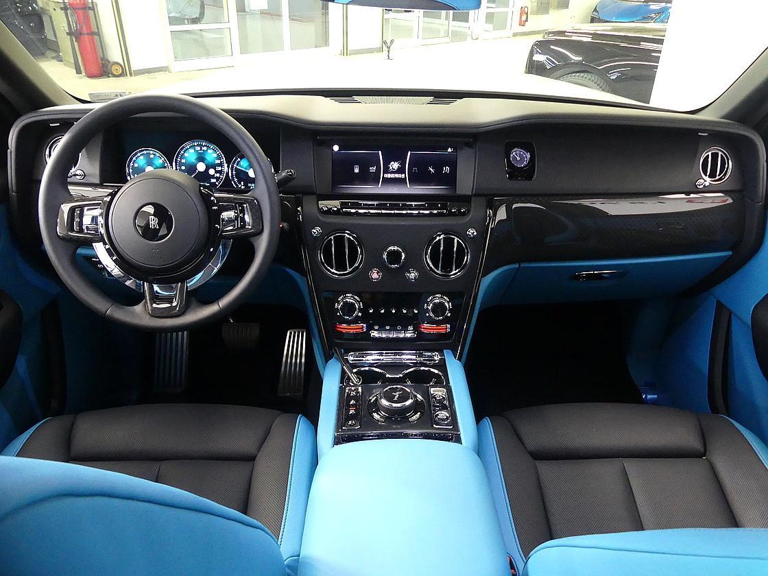 롤스로이스 컬리넌 6.7 V12 블랙 배지