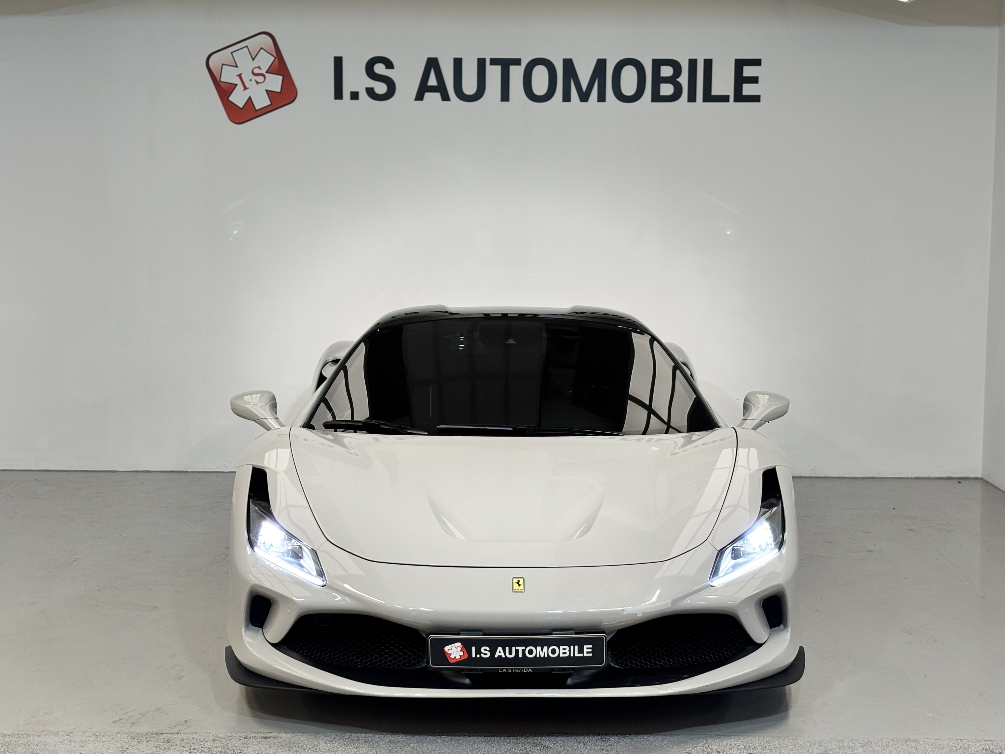 페라리 F8 스파이더 3.9 V8