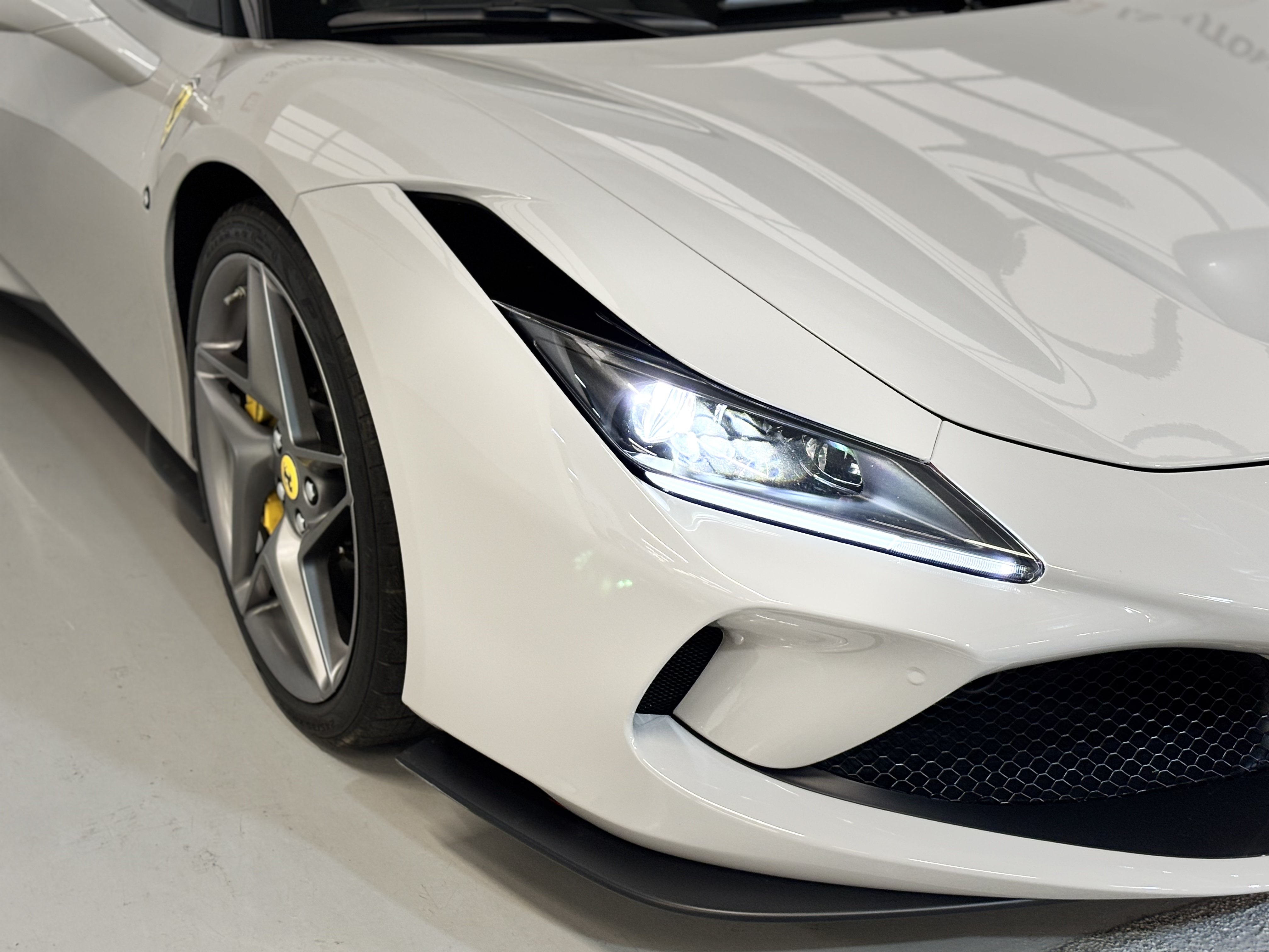 페라리 F8 스파이더 3.9 V8