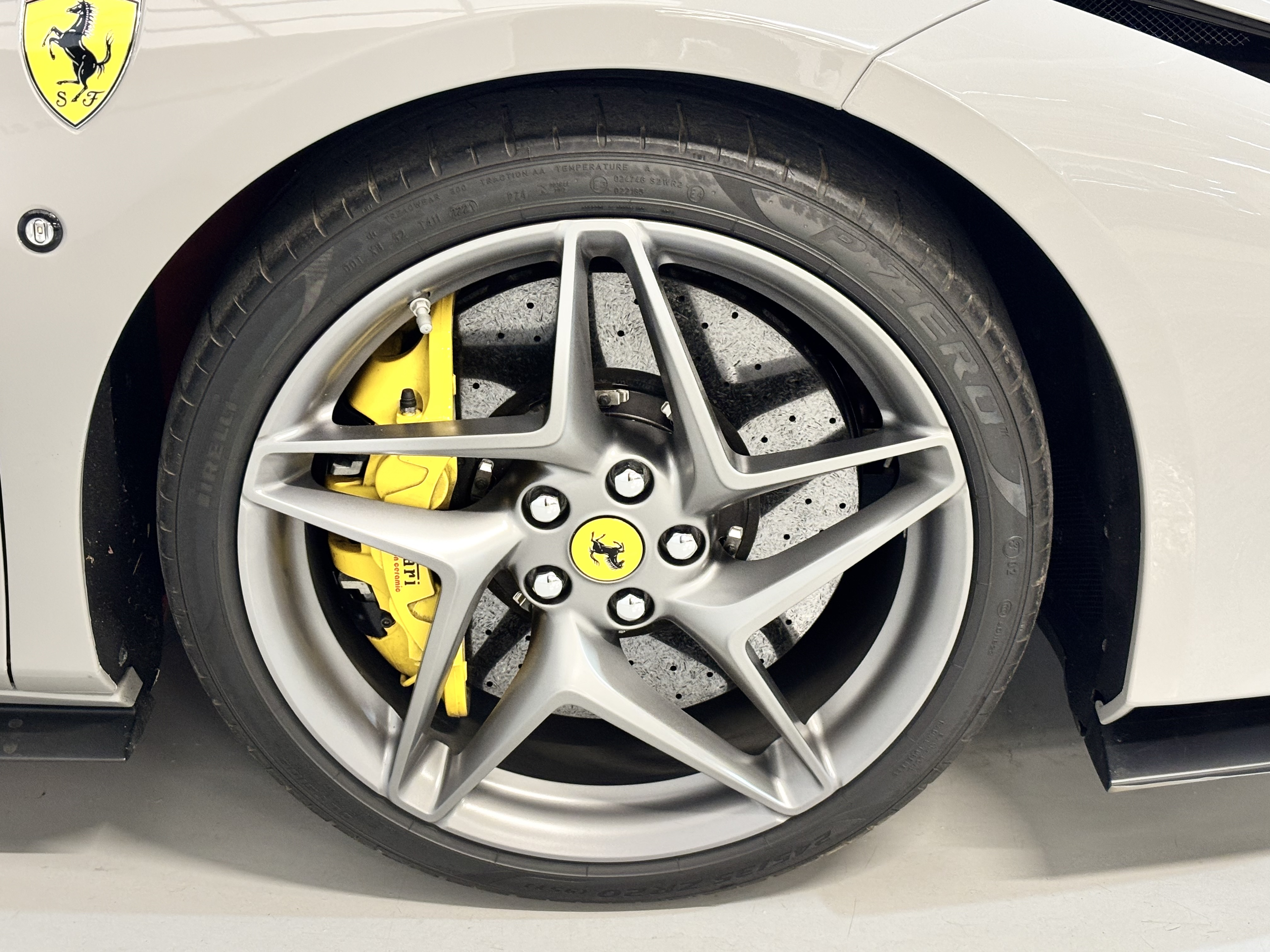 페라리 F8 스파이더 3.9 V8