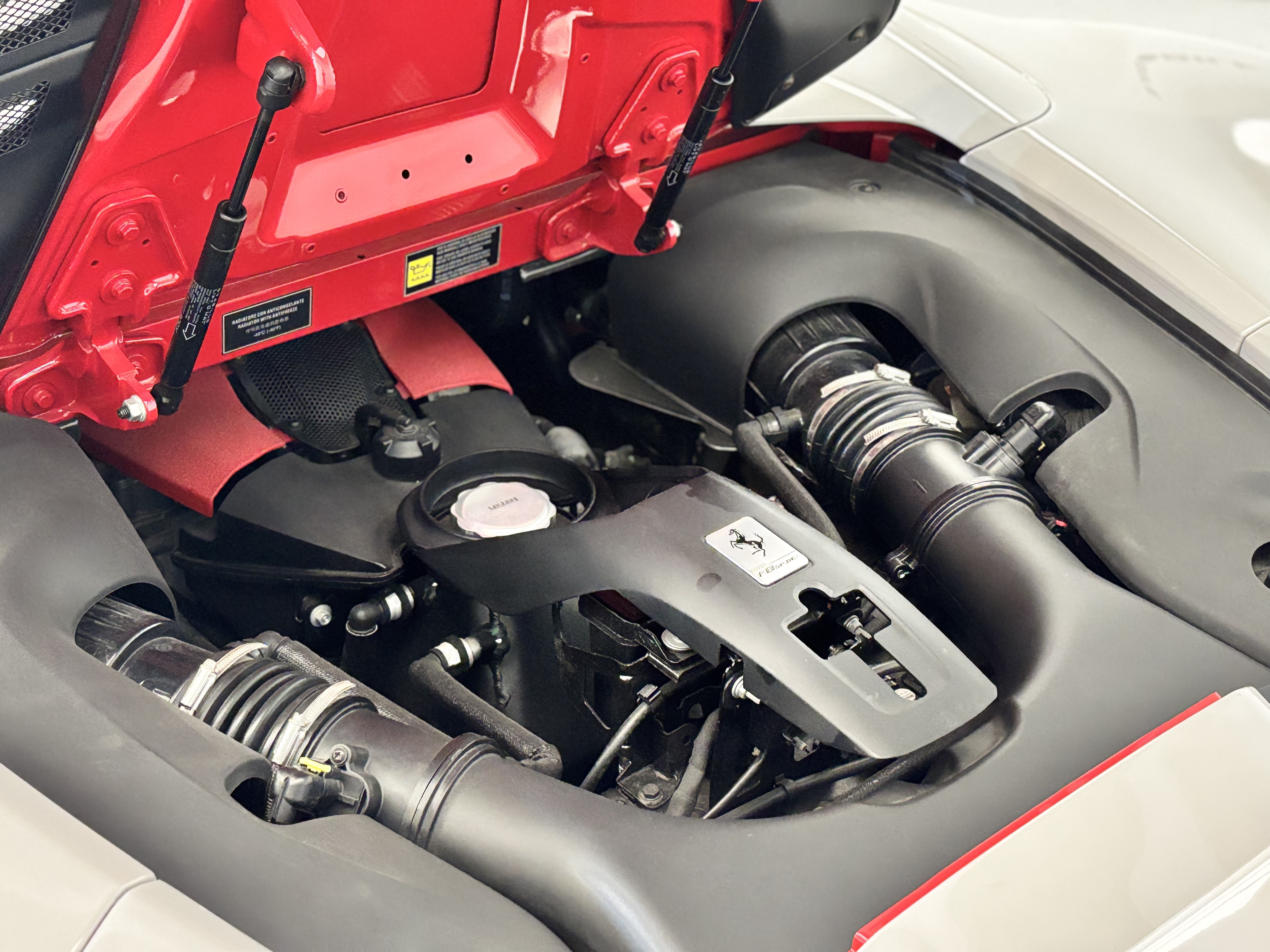 페라리 F8 스파이더 3.9 V8