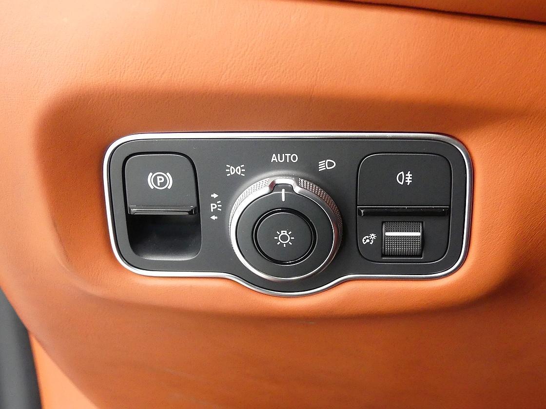 애스턴마틴 DB11 4.0 V8 볼란테