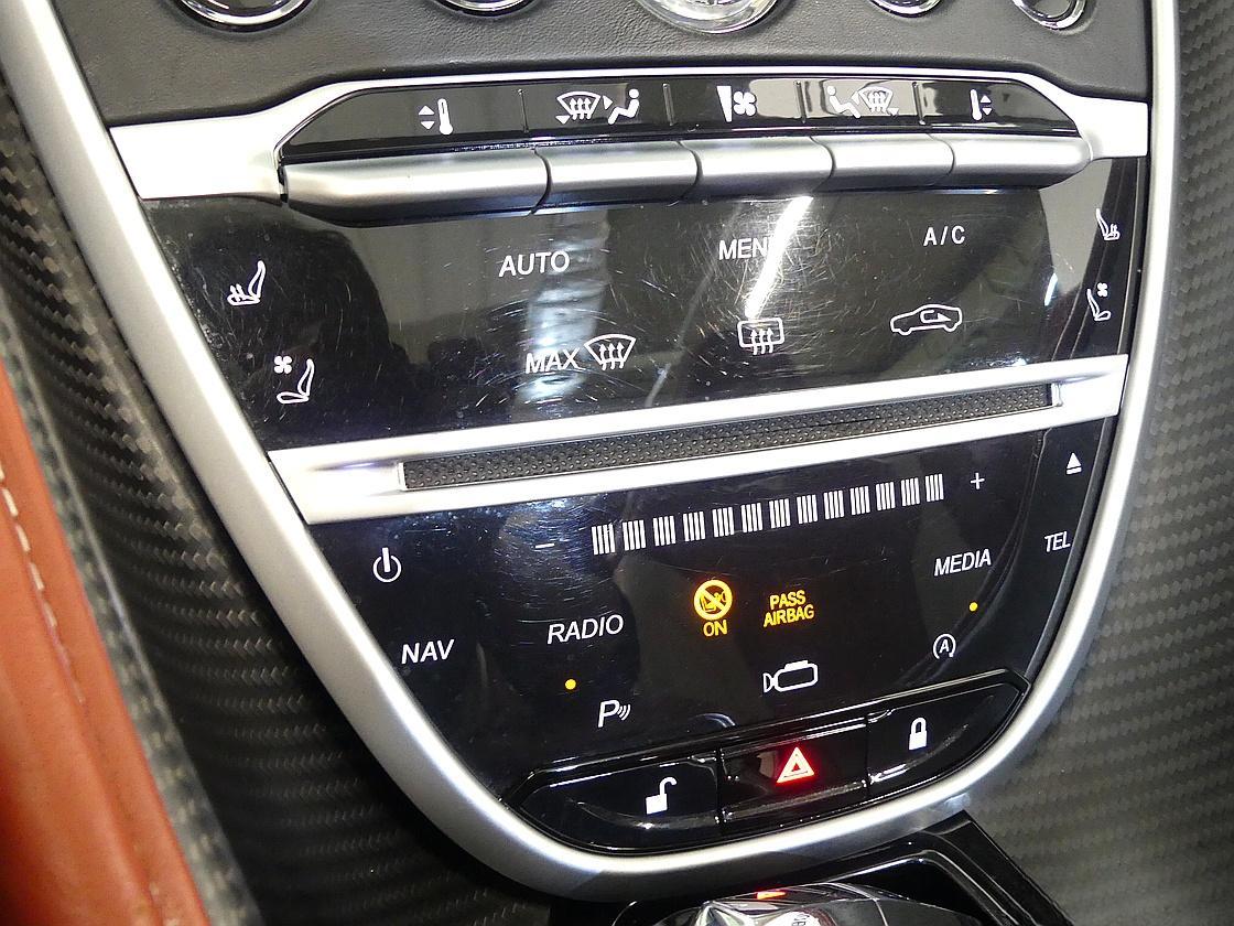 애스턴마틴 DB11 4.0 V8 볼란테