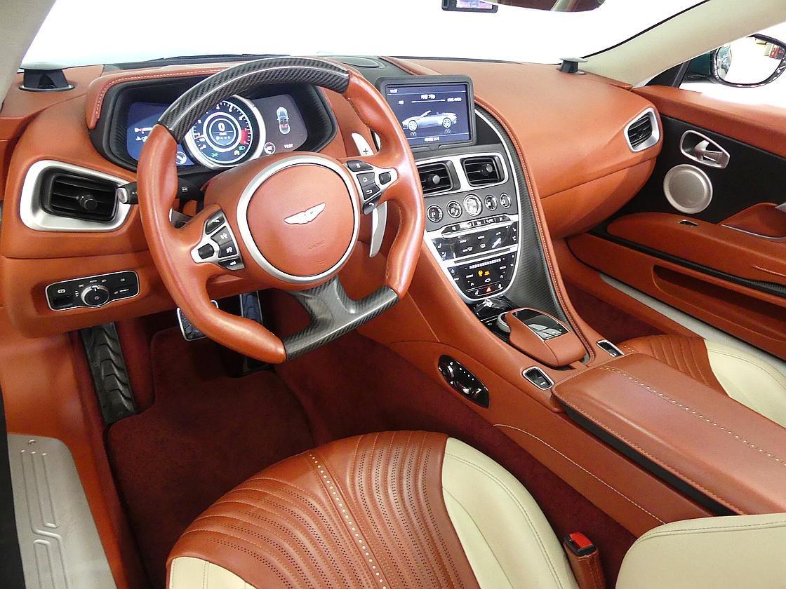애스턴마틴 DB11 4.0 V8 볼란테