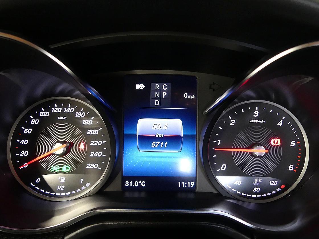 벤츠 3세대 V220 d 4매틱