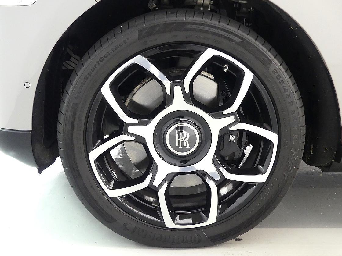 롤스로이스 컬리넌 6.7 V12 블랙 배지
