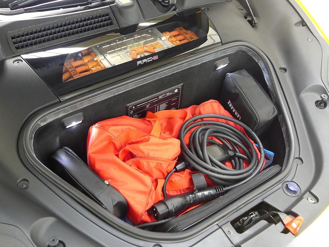 페라리 SF90 스트라달레 4.0 PHEV