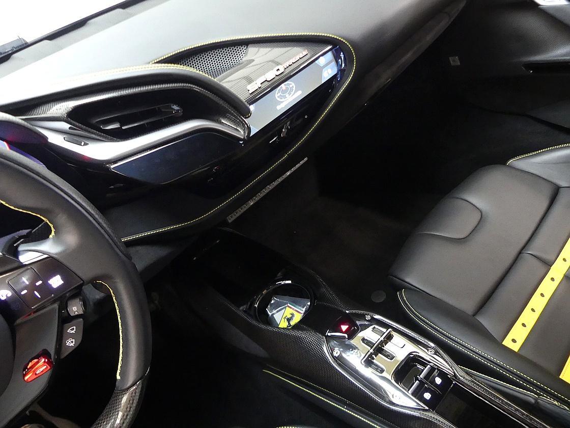 페라리 SF90 스트라달레 4.0 PHEV