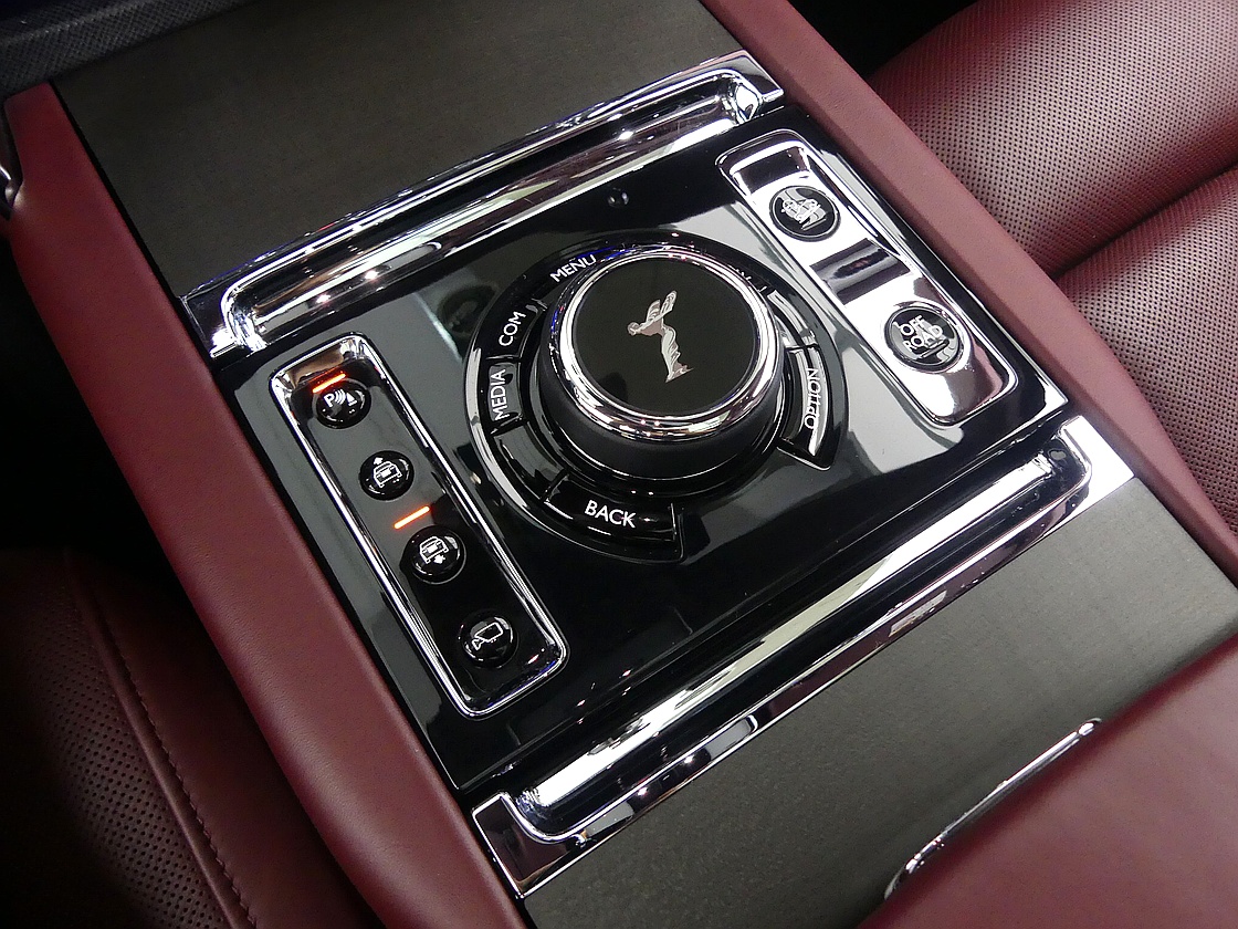 롤스로이스 컬리넌 6.7 V12