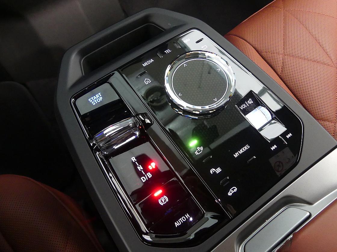 BMW iX M60