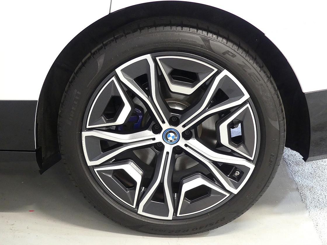 BMW iX M60