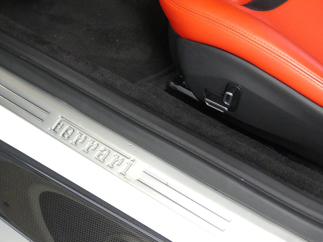 페라리 로마 3.9 V8