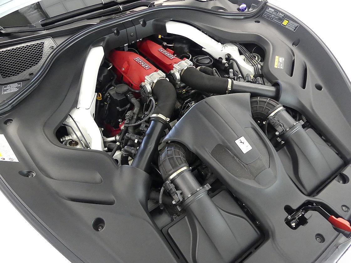 페라리 로마 3.9 V8