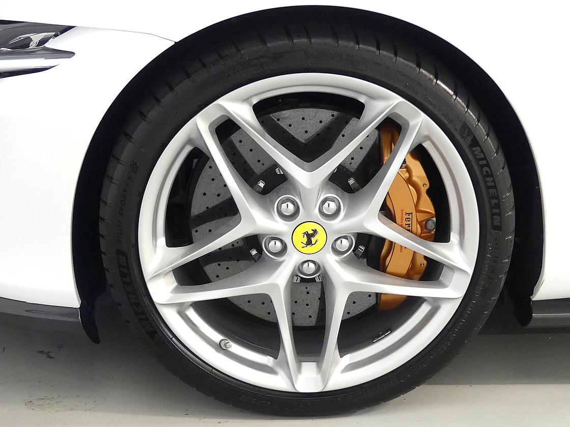 페라리 로마 3.9 V8